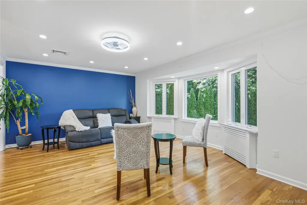 186 N Stratford Roslyn Heights NY 11577