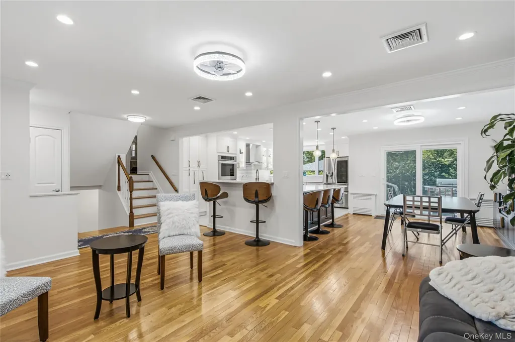 186 N Stratford Roslyn Heights NY 11577