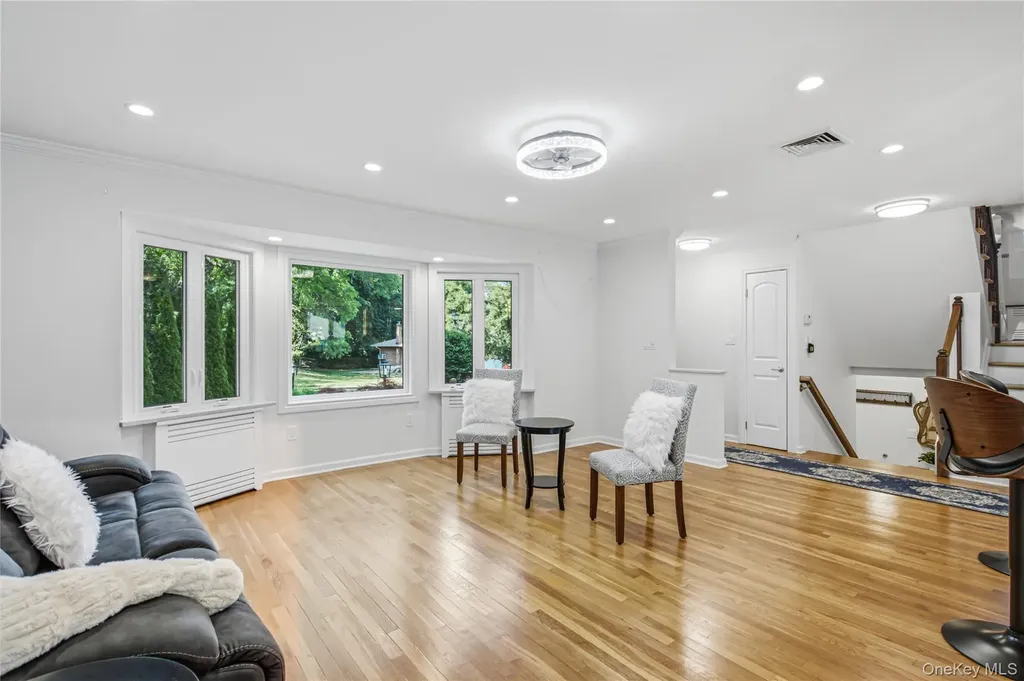186 N Stratford Roslyn Heights NY 11577
