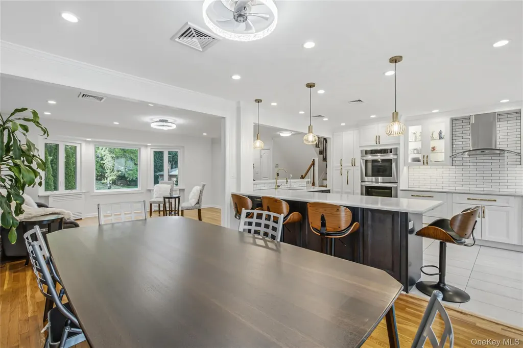186 N Stratford Roslyn Heights NY 11577