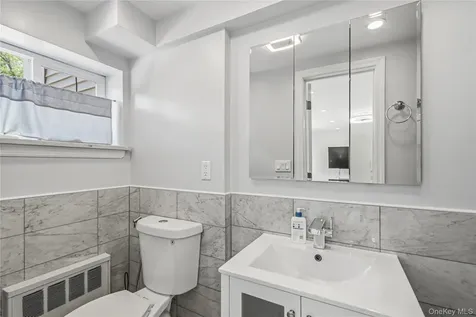 186 N Stratford Roslyn Heights NY 11577