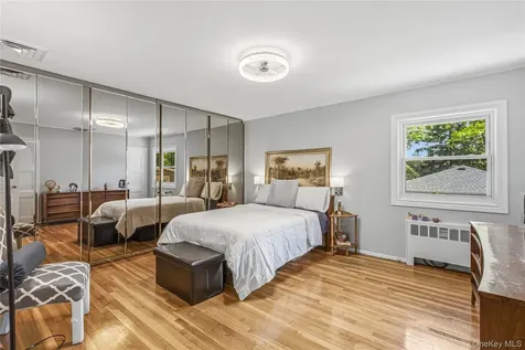 186 N Stratford Roslyn Heights NY 11577