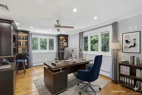 186 N Stratford Roslyn Heights NY 11577