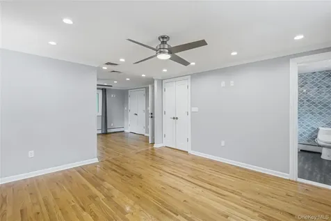 186 N Stratford Roslyn Heights NY 11577
