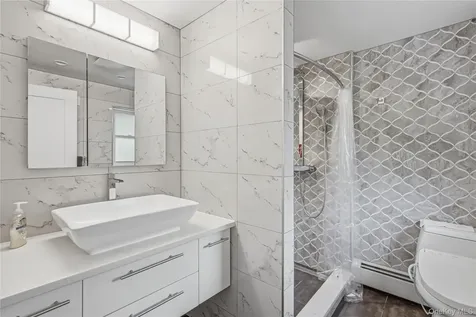 186 N Stratford Roslyn Heights NY 11577