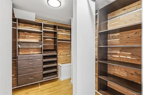 186 N Stratford Roslyn Heights NY 11577