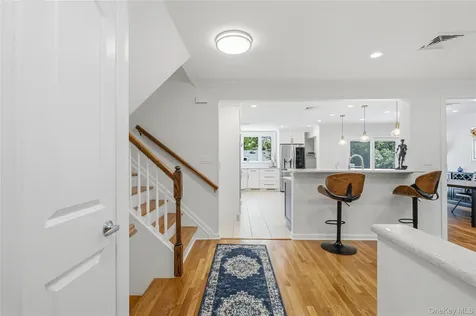 186 N Stratford Roslyn Heights NY 11577