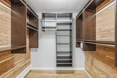186 N Stratford Roslyn Heights NY 11577
