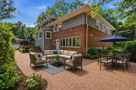 186 N Stratford Roslyn Heights NY 11577