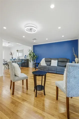 186 N Stratford Roslyn Heights NY 11577