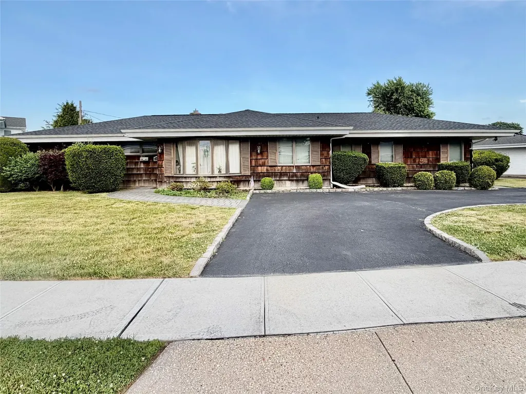 89 Bruce Avenue Hicksville NY 11801