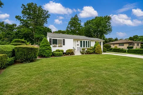 1614 N Gardiner Drive Bay Shore NY 11706