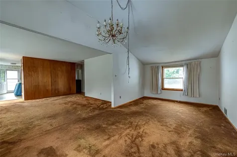 1614 N Gardiner Drive Bay Shore NY 11706