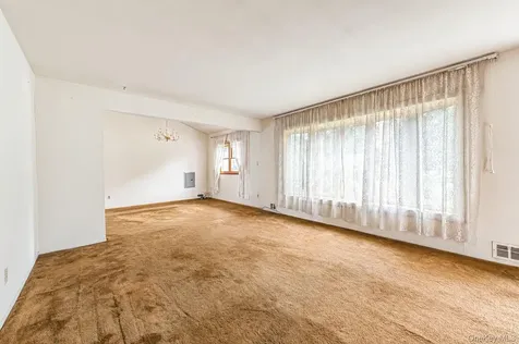 1614 N Gardiner Drive Bay Shore NY 11706