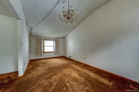 1614 N Gardiner Drive Bay Shore NY 11706