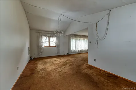 1614 N Gardiner Drive Bay Shore NY 11706