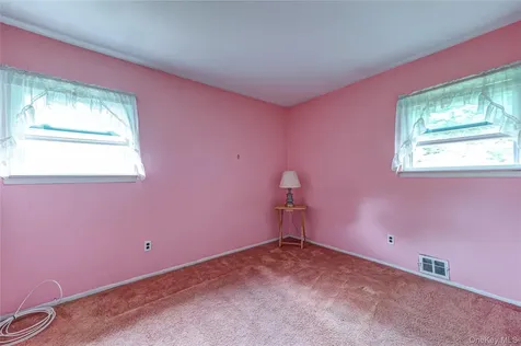 1614 N Gardiner Drive Bay Shore NY 11706