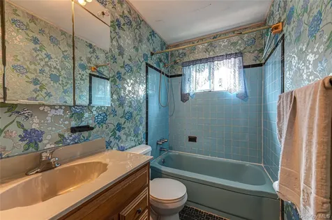 1614 N Gardiner Drive Bay Shore NY 11706