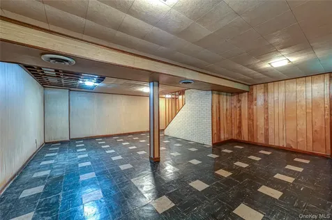 1614 N Gardiner Drive Bay Shore NY 11706