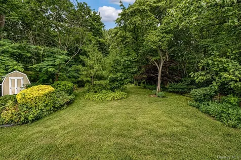 1614 N Gardiner Drive Bay Shore NY 11706