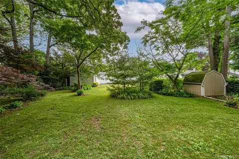 1614 N Gardiner Drive Bay Shore NY 11706