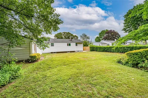 1614 N Gardiner Drive Bay Shore NY 11706