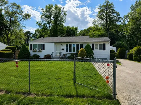 1614 N Gardiner Drive Bay Shore NY 11706