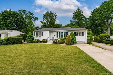 1614 N Gardiner Drive Bay Shore NY 11706