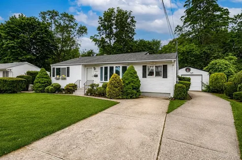 1614 N Gardiner Drive Bay Shore NY 11706