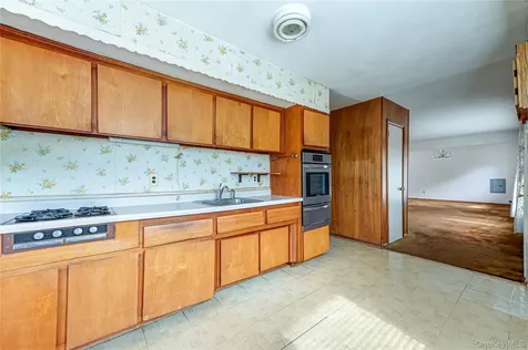 1614 N Gardiner Drive Bay Shore NY 11706