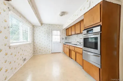 1614 N Gardiner Drive Bay Shore NY 11706