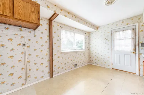 1614 N Gardiner Drive Bay Shore NY 11706
