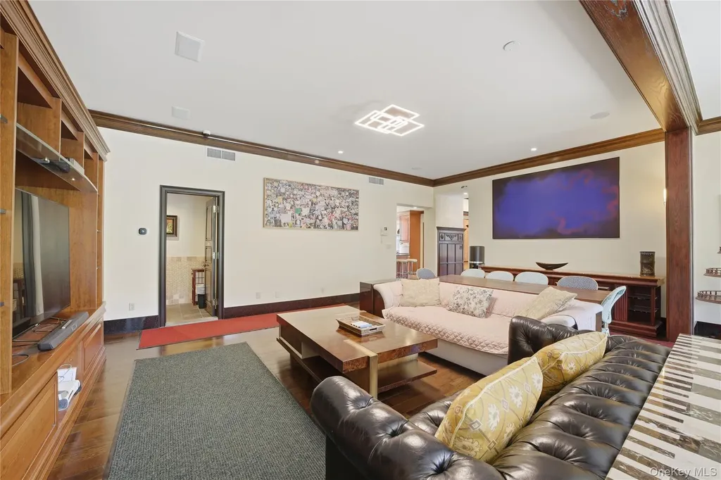 196 Mclain Street Bedford Corners NY 10549