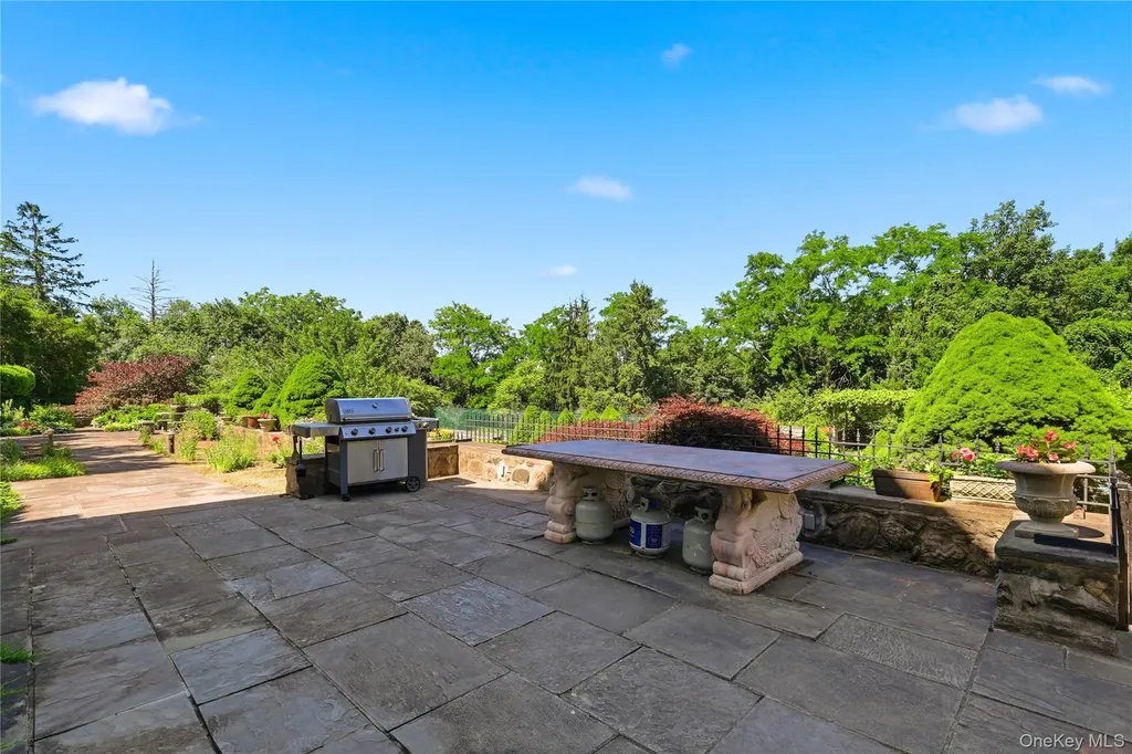 196 Mclain Street Bedford Corners NY 10549
