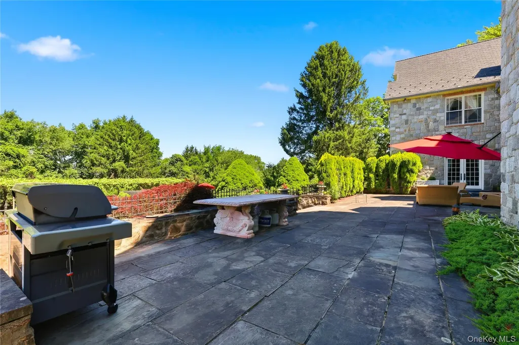 196 Mclain Street Bedford Corners NY 10549