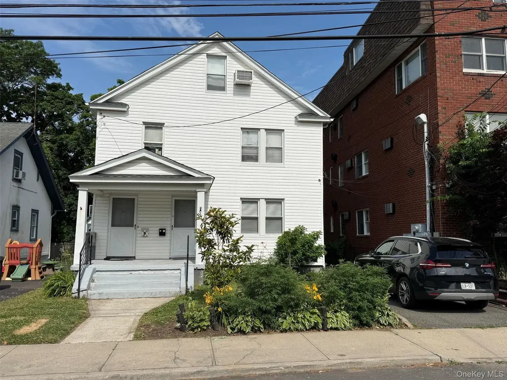 1082 Lynn Place Woodmere NY 11598