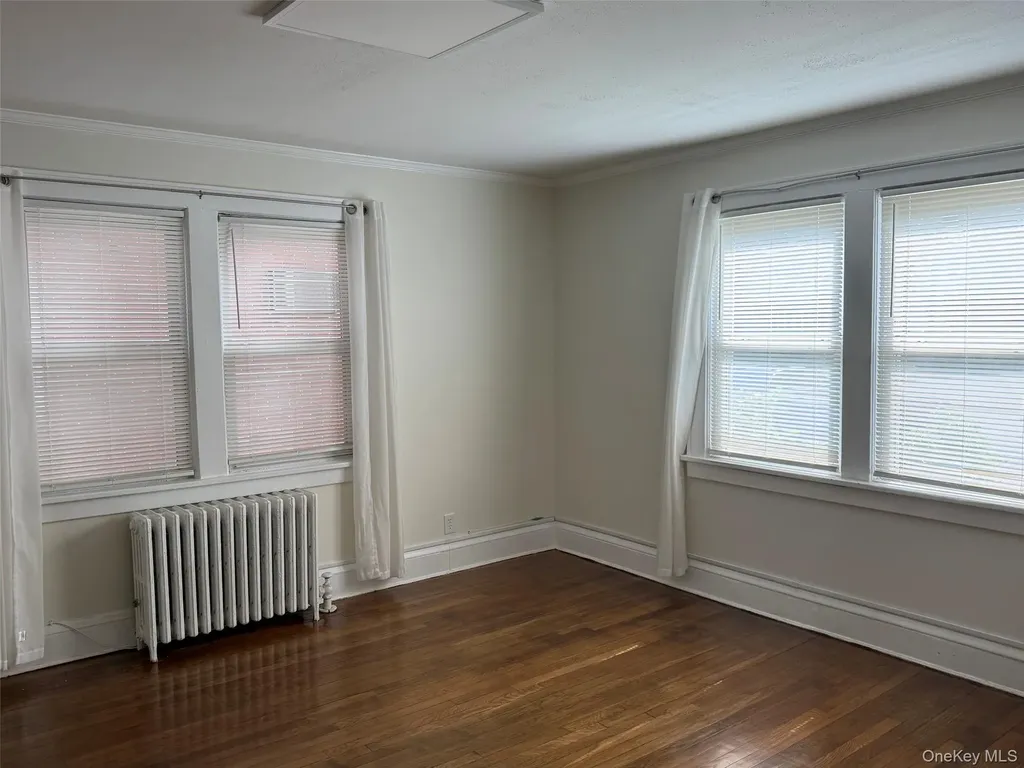 1082 Lynn Place Woodmere NY 11598