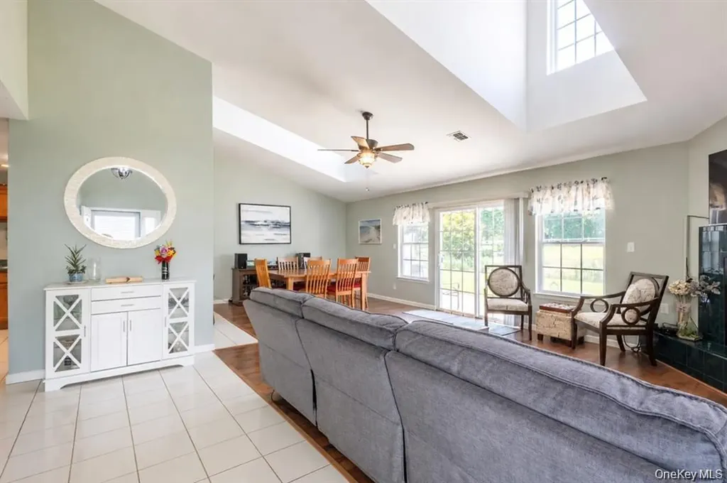 7 Summerfield Lane S Aquebogue NY 11901