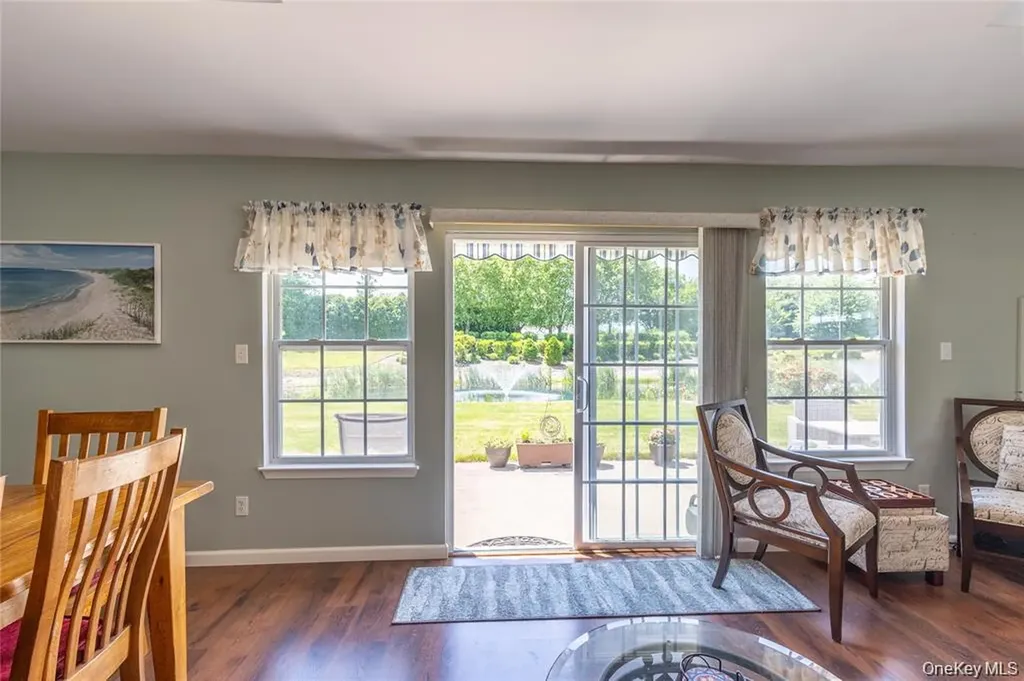 7 Summerfield Lane S Aquebogue NY 11901