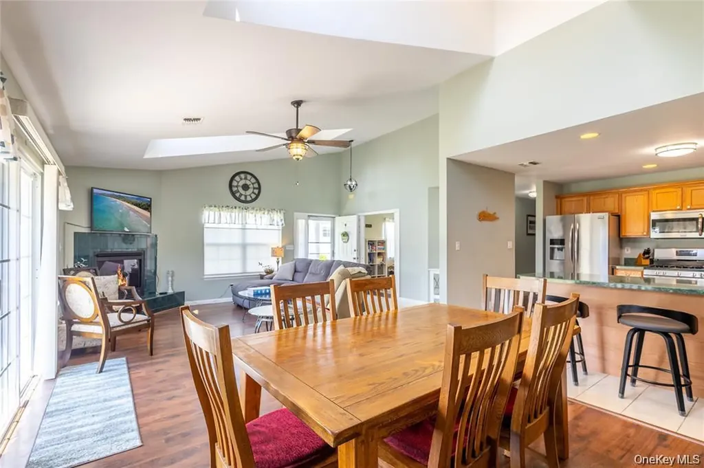 7 Summerfield Lane S Aquebogue NY 11901