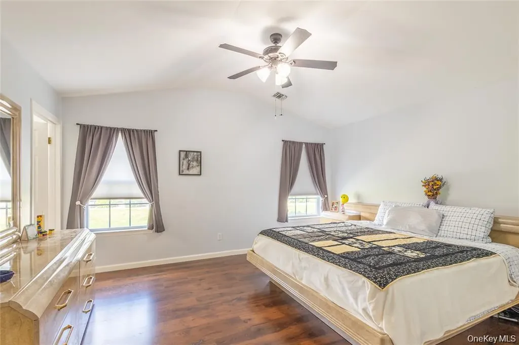 7 Summerfield Lane S Aquebogue NY 11901