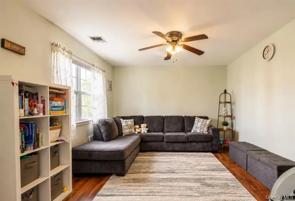 7 Summerfield Lane S Aquebogue NY 11901