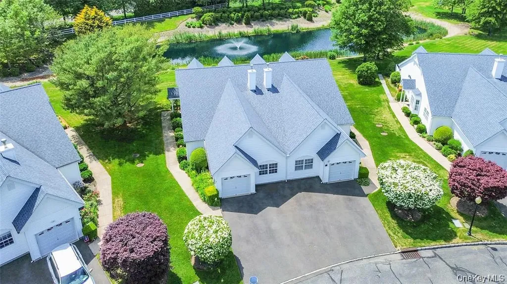 7 Summerfield Lane S Aquebogue NY 11901