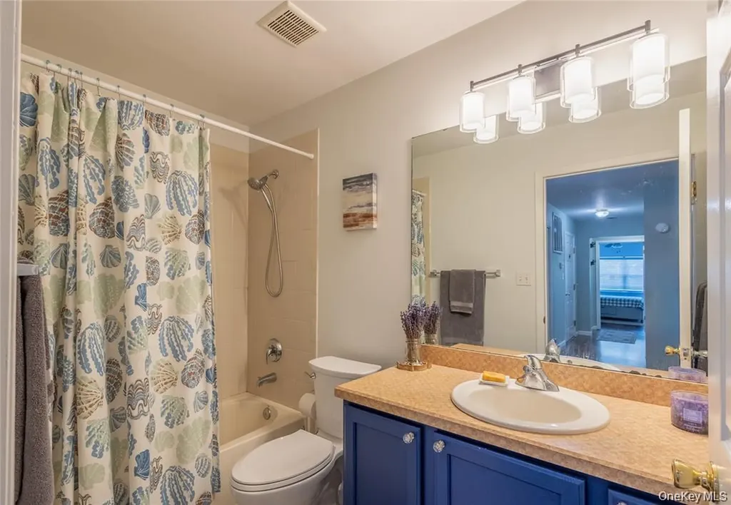 7 Summerfield Lane S Aquebogue NY 11901