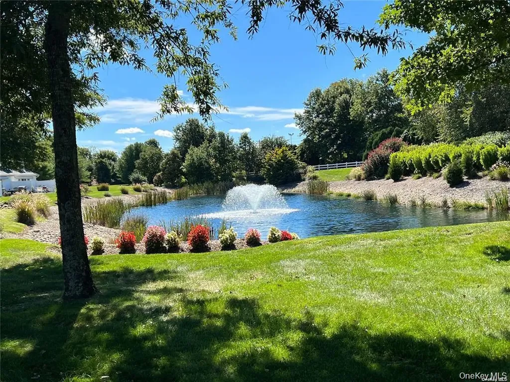 7 Summerfield Lane S Aquebogue NY 11901