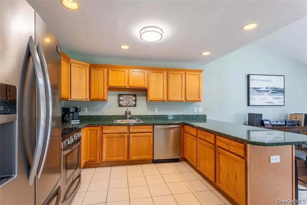 7 Summerfield Lane S Aquebogue NY 11901