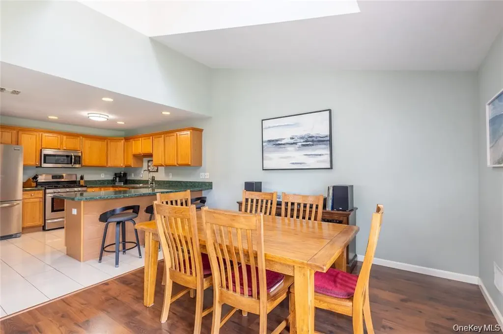 7 Summerfield Lane S Aquebogue NY 11901