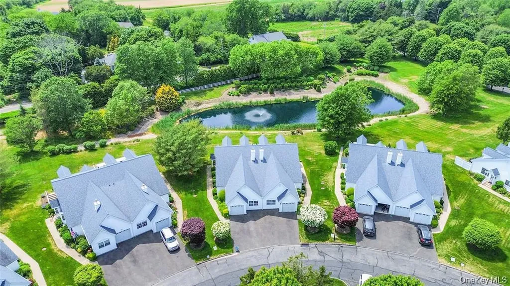 7 Summerfield Lane S Aquebogue NY 11901