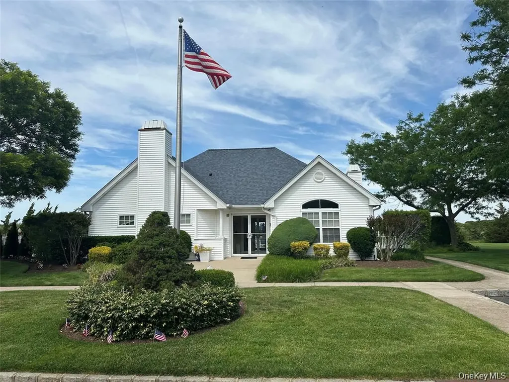 7 Summerfield Lane S Aquebogue NY 11901