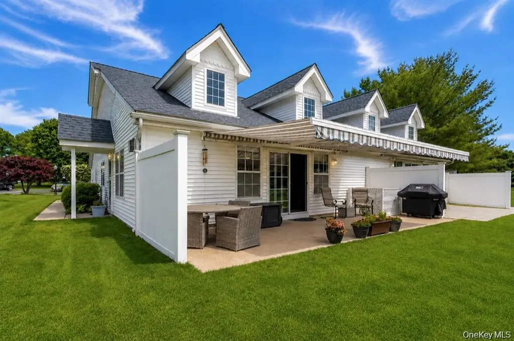 7 Summerfield Lane S Aquebogue NY 11901